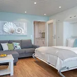 Ad6 8 309A Oceanlounge